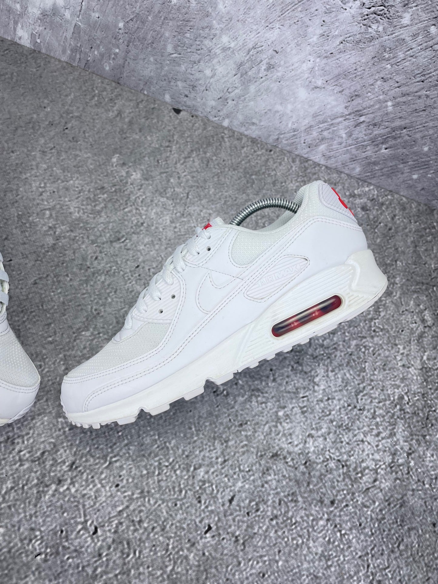 Nike Air Max 90 White Light Crimson - buty sportowe, zewnętrzny panel lewego buta