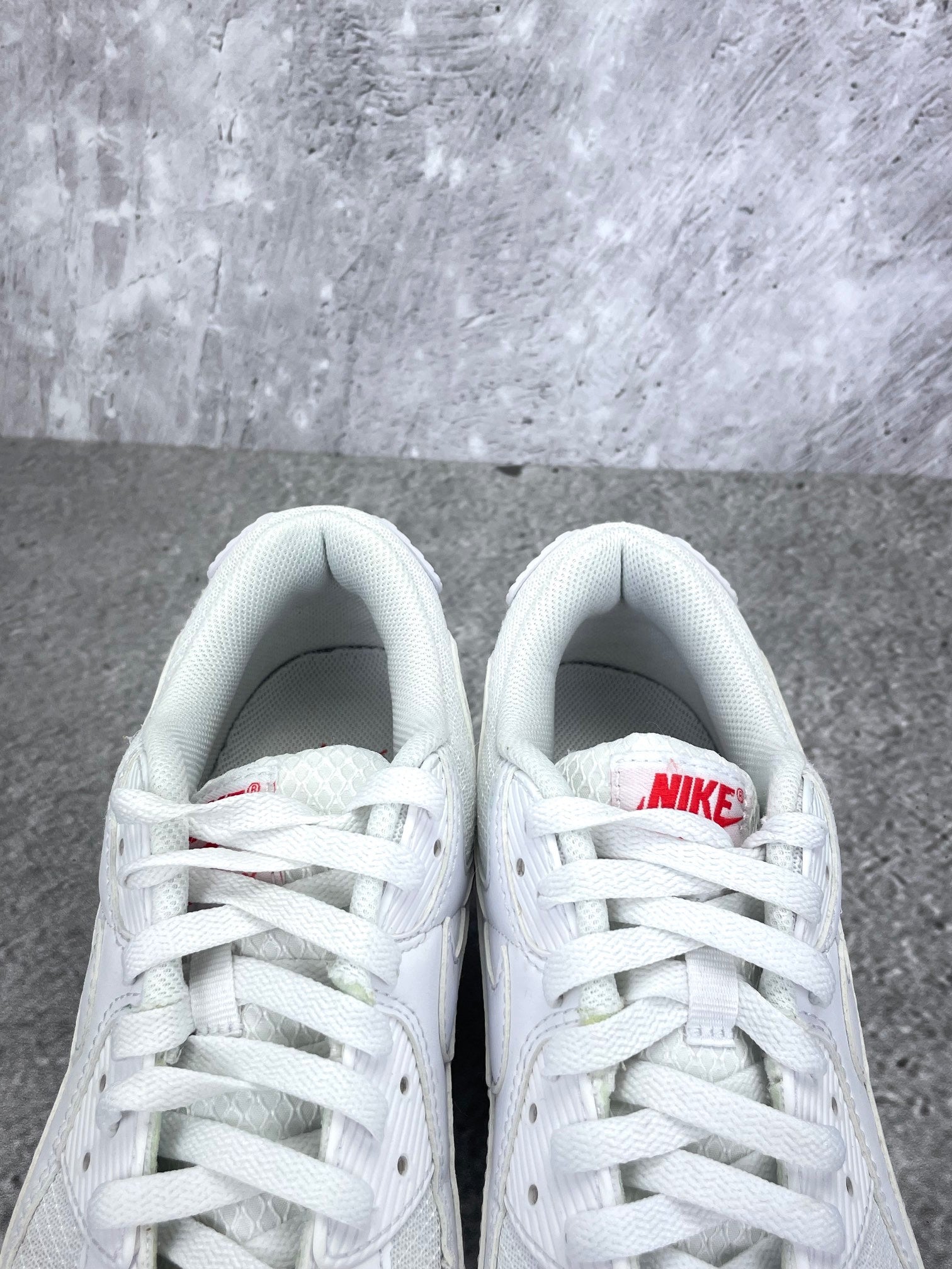 Nike Air Max 90 White Light Crimson - buty sportowe, zapiętki butów