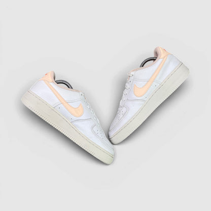 Nike Air Force 1 Low — buty sportowe damskie w bardzo dobrym stanie rozmiar 38, para butów