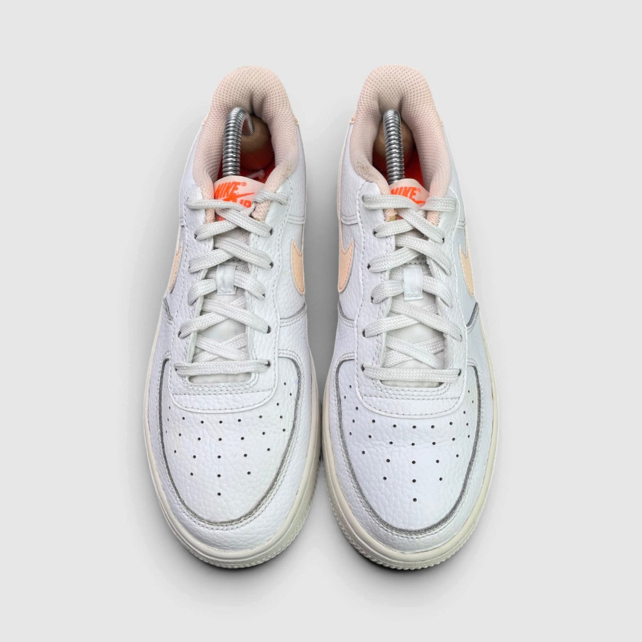 Nike Air Force 1 Low — buty sportowe damskie w bardzo dobrym stanie rozmiar 38, widok z góry