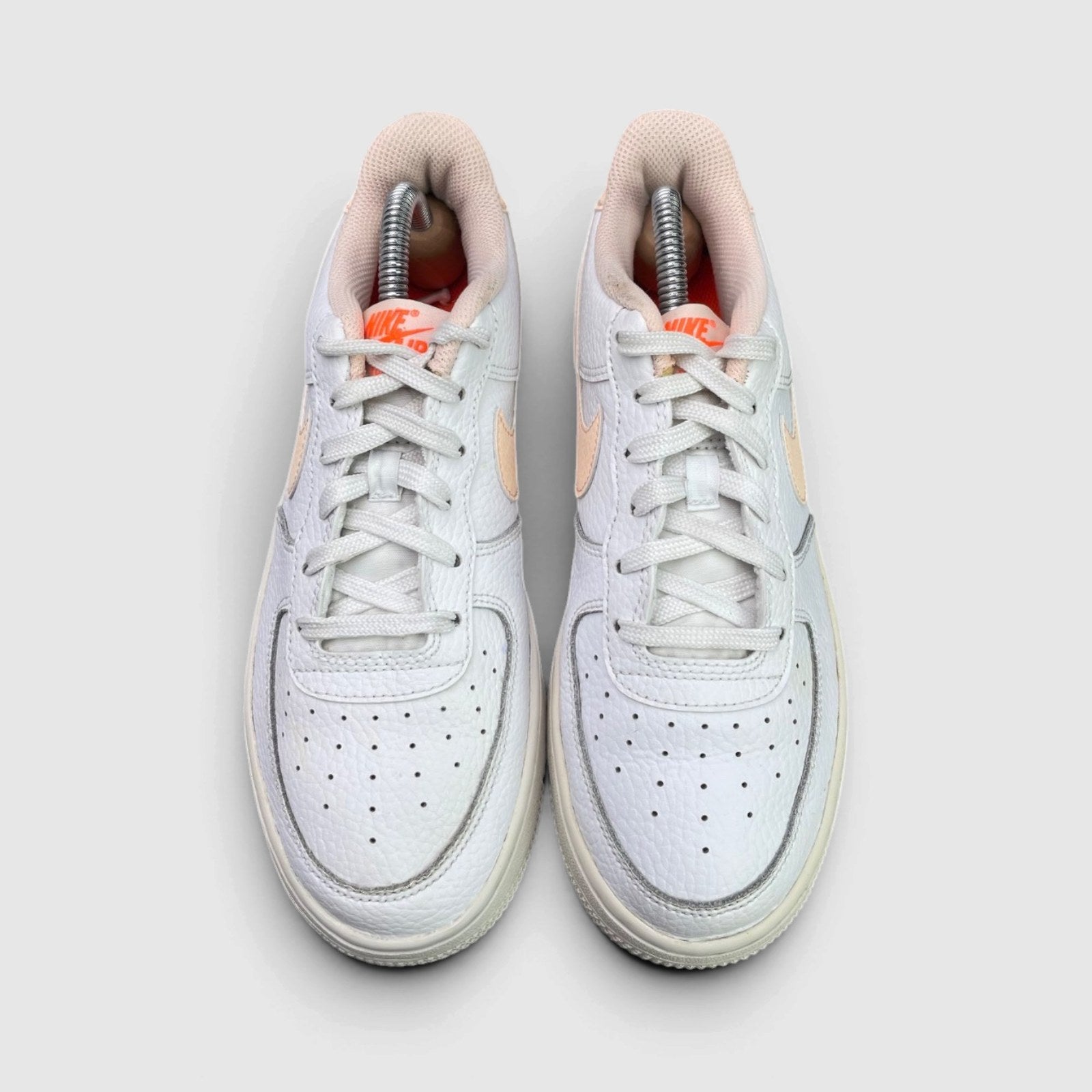 Nike Air Force 1 Low — buty sportowe damskie w bardzo dobrym stanie rozmiar 38, widok z góry