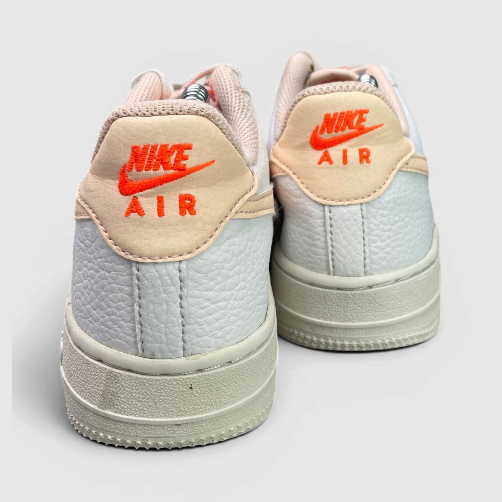 Nike Air Force 1 Low — buty sportowe damskie w bardzo dobrym stanie rozmiar 38, widok z tyłu