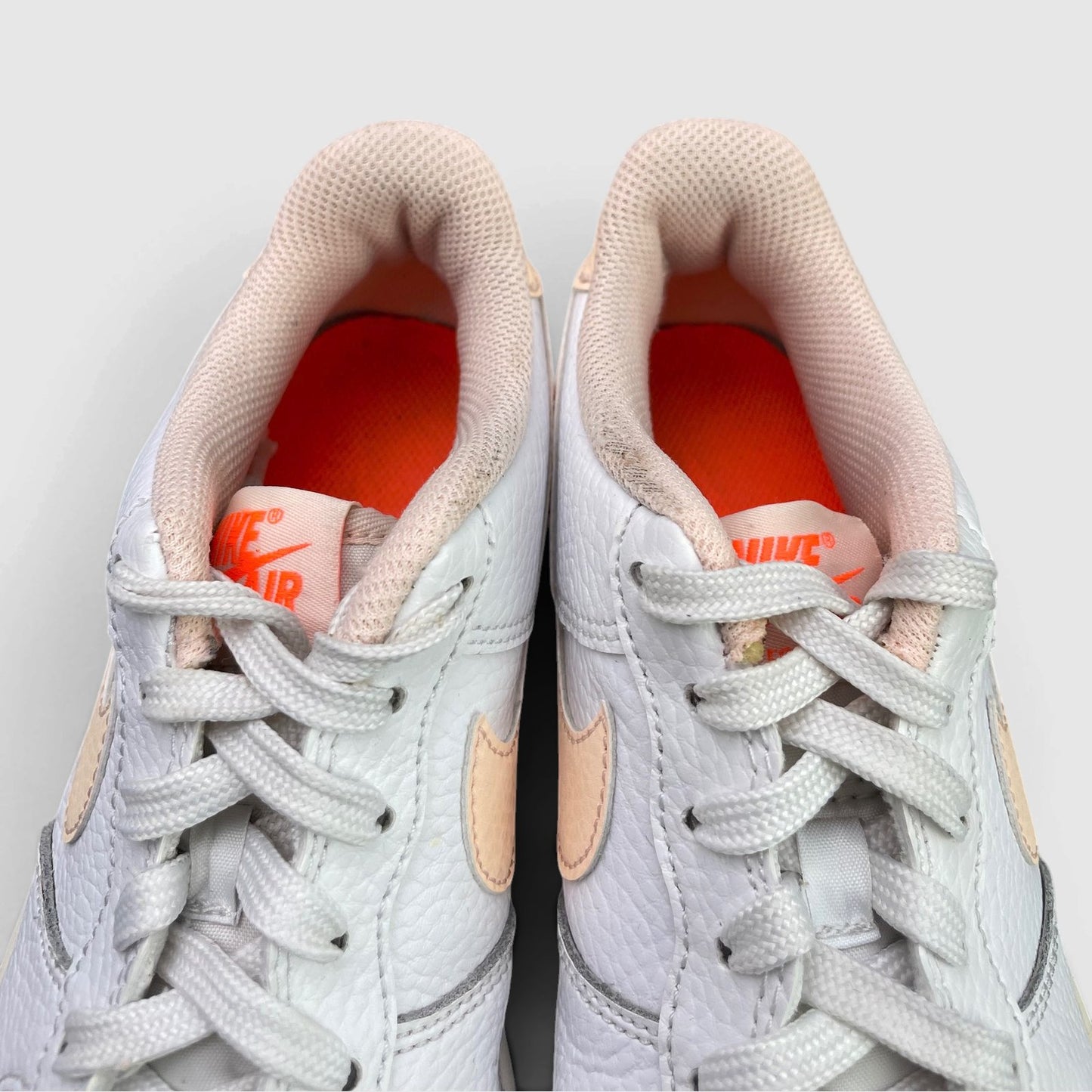 Nike Air Force 1 Low — buty sportowe damskie w bardzo dobrym stanie rozmiar 38, wkładka