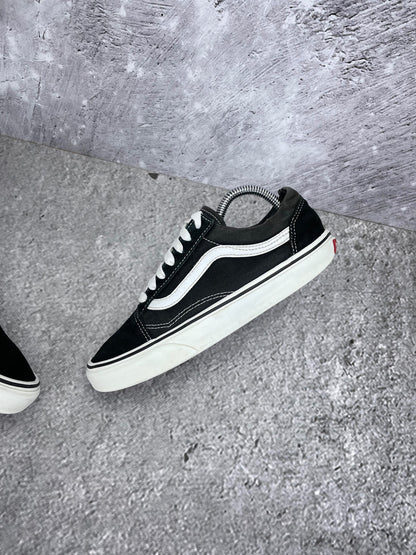 Vans Old Skool Black White - buty sportowe, widok z góry na wewnętrzną stronę butów