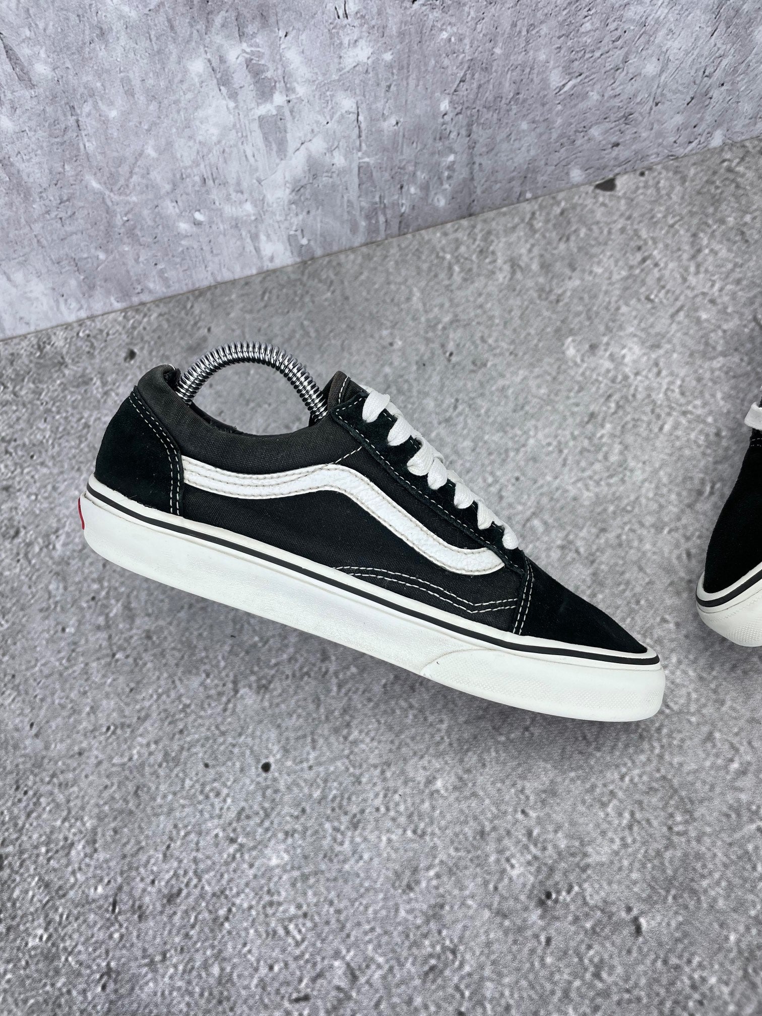 Vans Old Skool Black White - buty sportowe, wewnętrzny panel lewego buta
