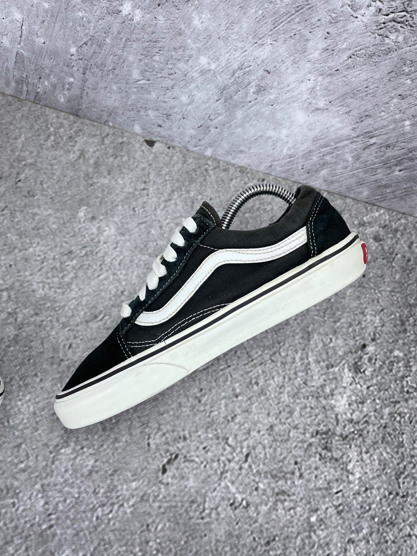 Vans Old Skool Black White - buty sportowe, wewnętrzny panel prawego buta