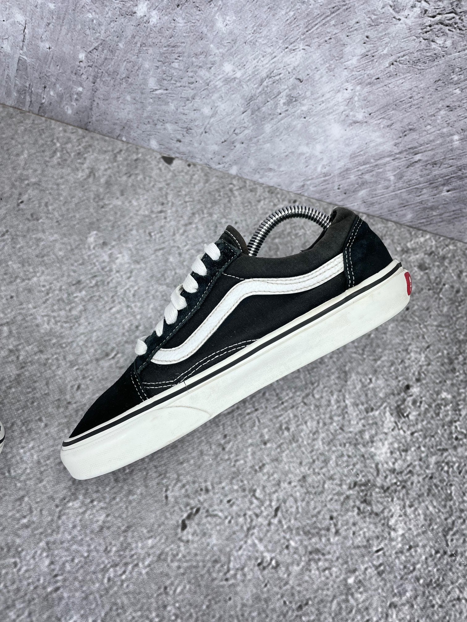 Vans Old Skool Black White - buty sportowe, wewnętrzny panel prawego buta
