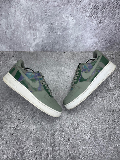 Nike Air Force 1 '07 LV8 Country Camo - buty sportowe, widok z góry na zewnętrzną stronę butów