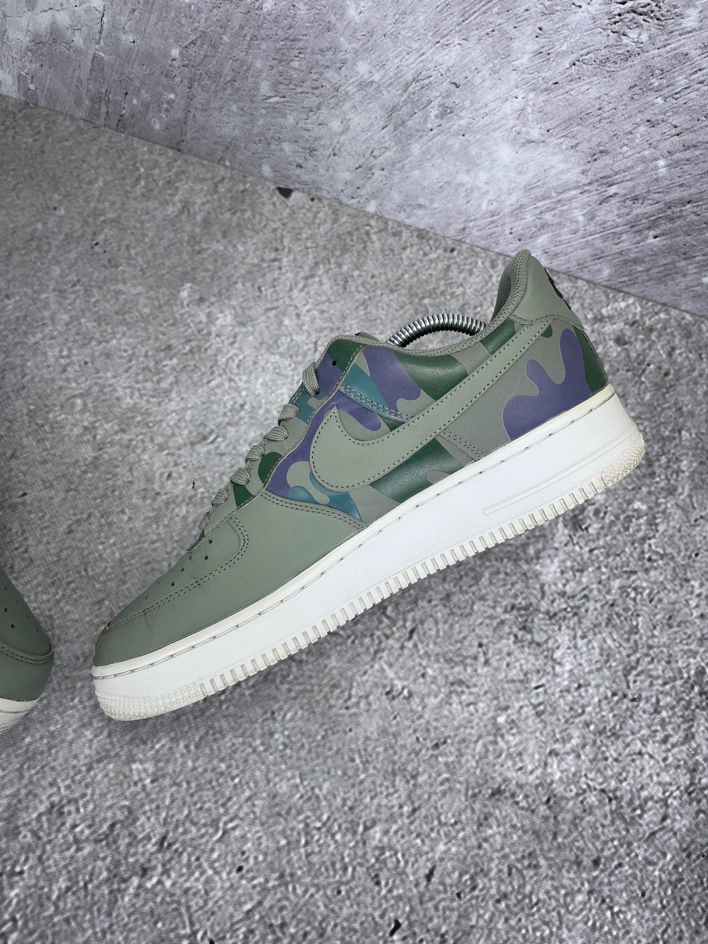 Nike Air Force 1 '07 LV8 Country Camo - buty sportowe, wewnętrzny panel prawego buta