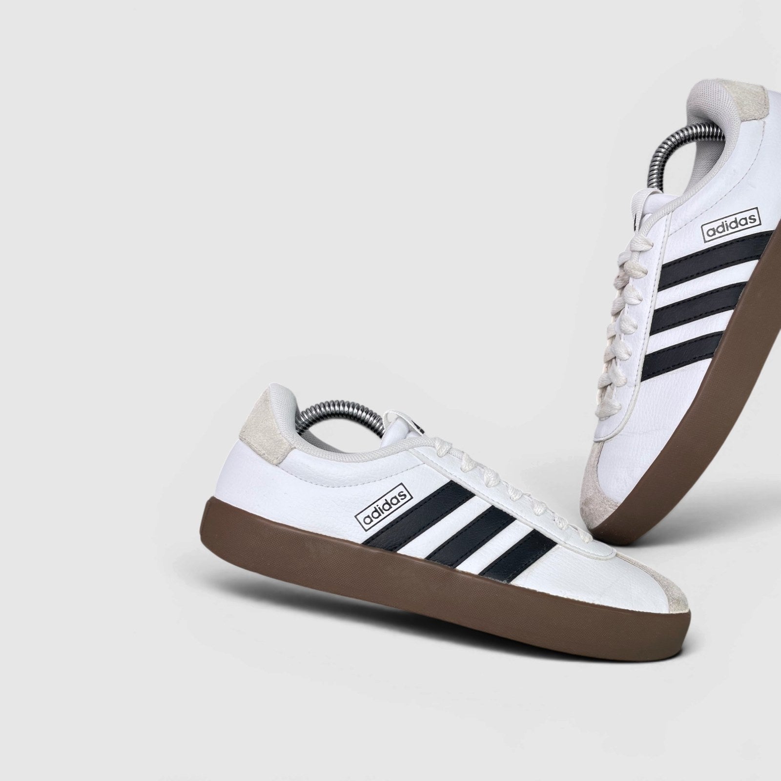 Adidas VL Court 3.0 — buty sportowe damskie w bardzo dobrym stanie rozmiar 38, boczny profil, lewa strona