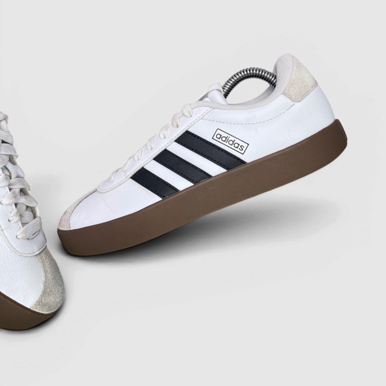 Adidas VL Court 3.0 — buty sportowe damskie w bardzo dobrym stanie rozmiar 38, boczny profil, lewa strona