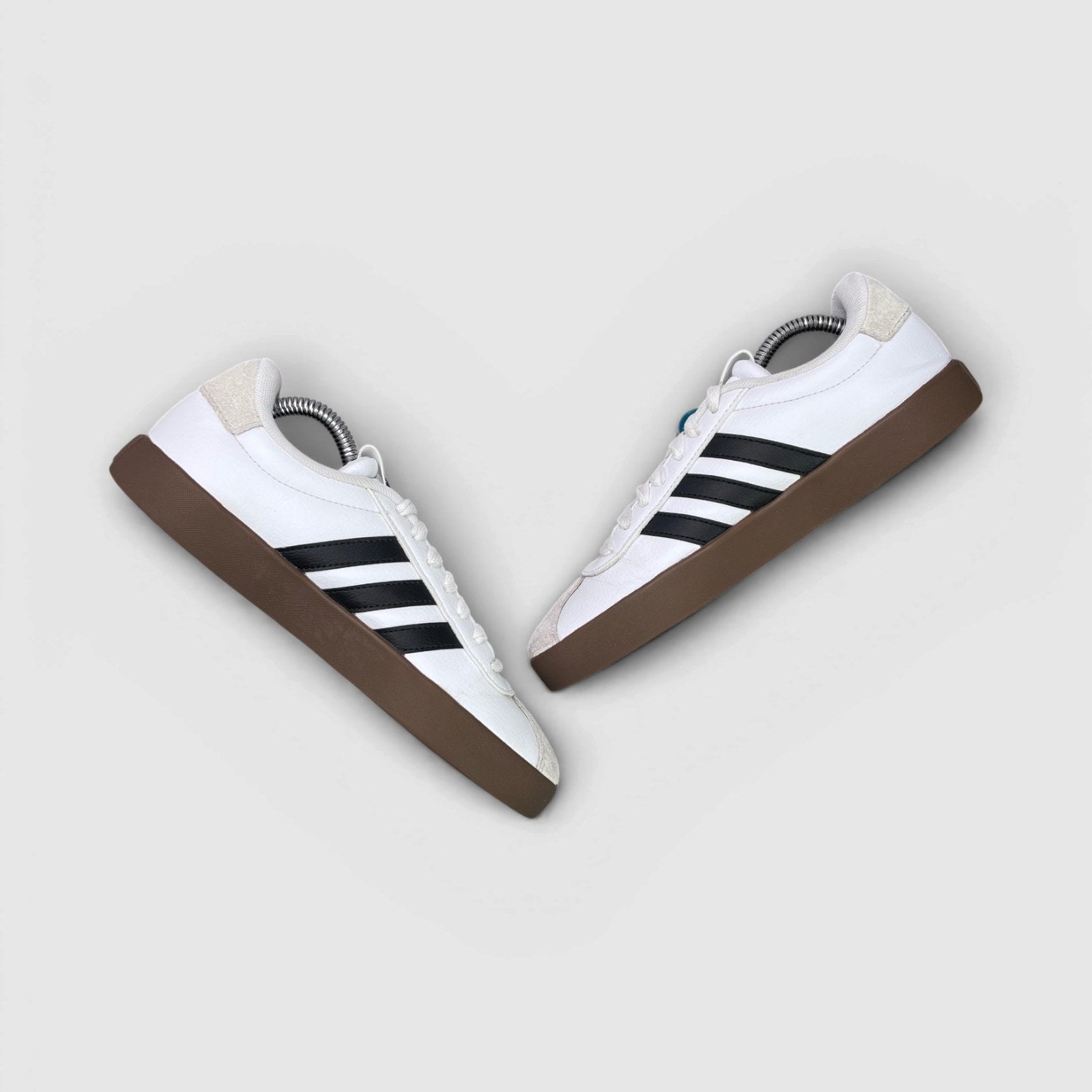 Adidas VL Court 3.0 — buty sportowe damskie w bardzo dobrym stanie rozmiar 38, para butów