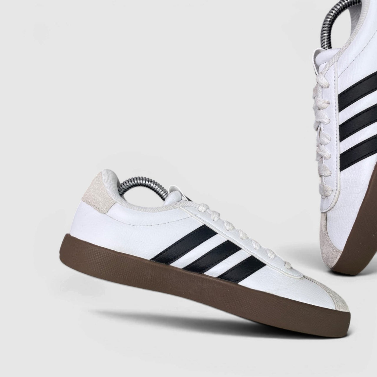 Adidas VL Court 3.0 — buty sportowe damskie w bardzo dobrym stanie rozmiar 38, boczny profil, lewa strona