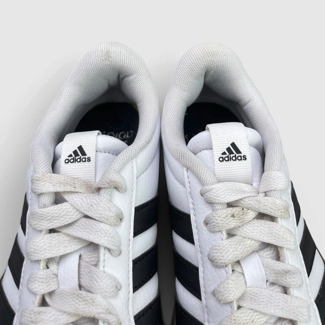 Adidas VL Court 3.0 — buty sportowe damskie w bardzo dobrym stanie rozmiar 38, wkładka