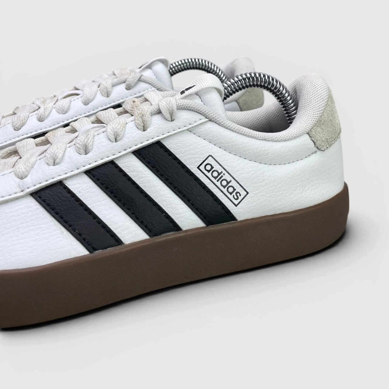 Adidas VL Court 3.0 — buty sportowe damskie w bardzo dobrym stanie rozmiar 38, boczny profil, lewa strona