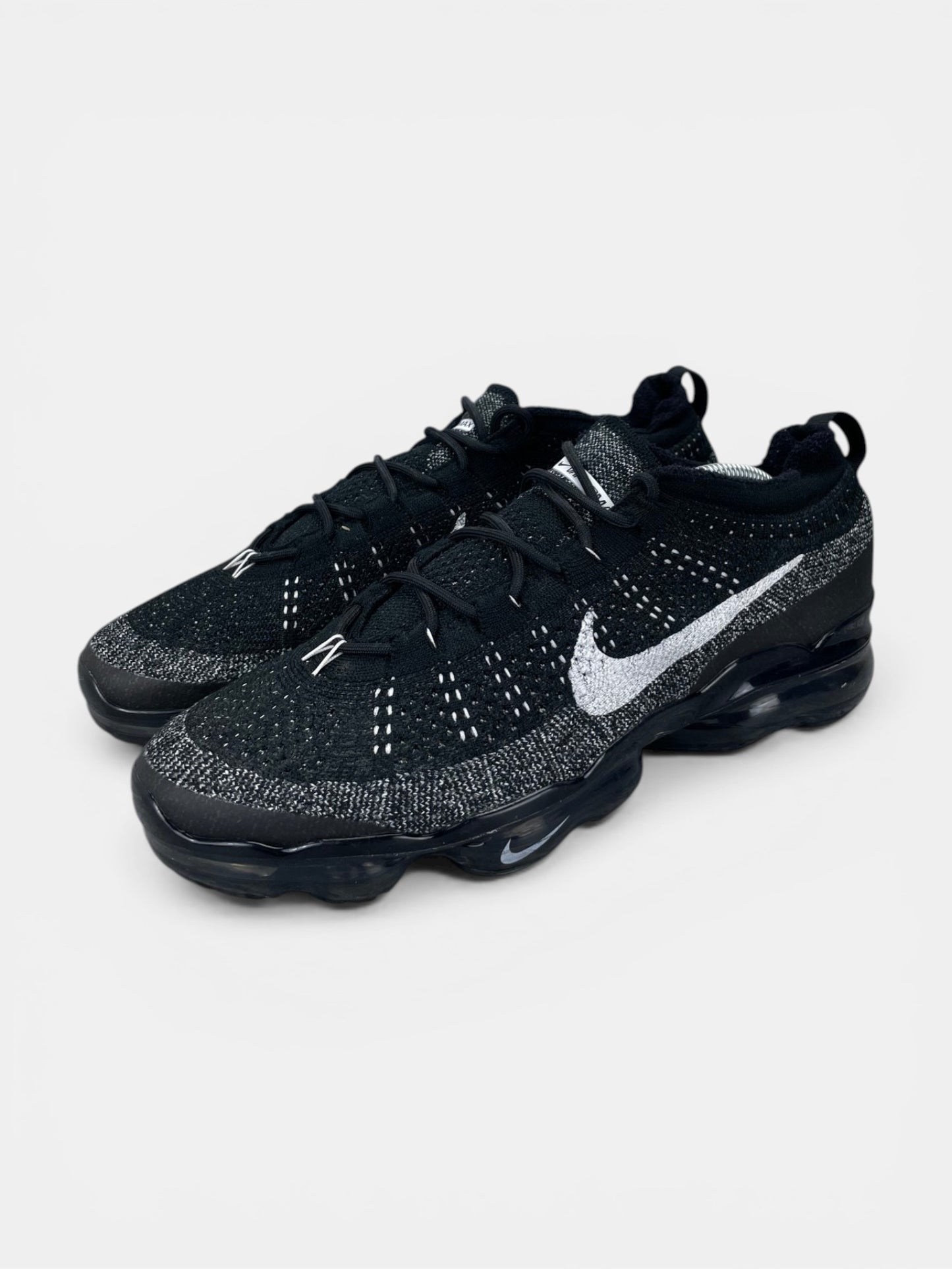 Nike Air VaporMax 2023 Flyknit Oreo - buty sportowe, widok z boku