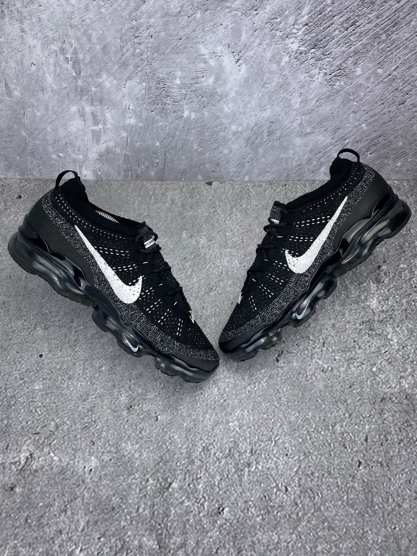 Nike Air VaporMax 2023 Flyknit Oreo - buty sportowe, widok z góry na zewnętrzną stronę butów