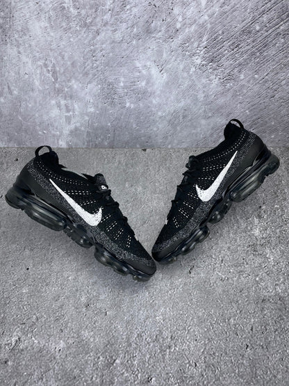 Nike Air VaporMax 2023 Flyknit Oreo - buty sportowe, zewnętrzny panel prawego buta