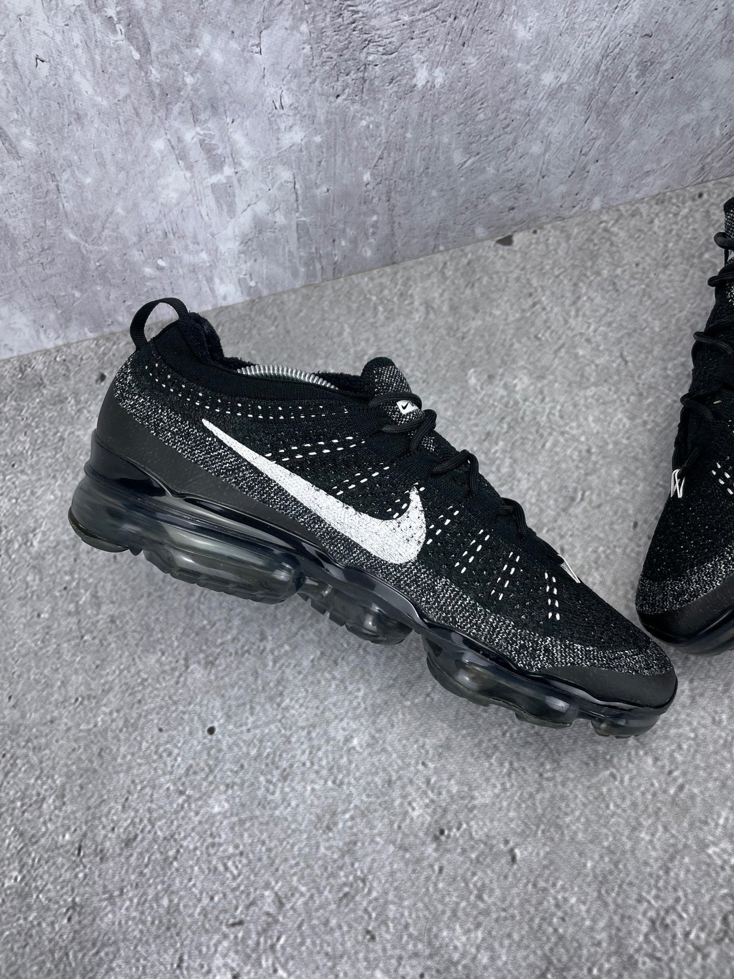Nike Air VaporMax 2023 Flyknit Oreo - buty sportowe, wewnętrzny panel lewego buta