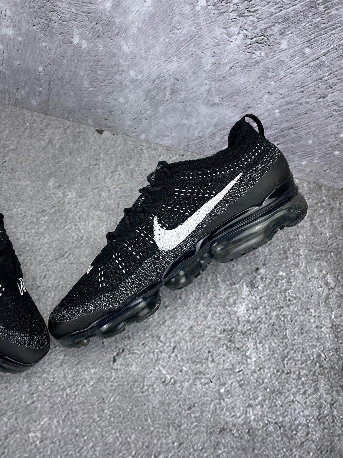 Nike Air VaporMax 2023 Flyknit Oreo - buty sportowe, wewnętrzny panel prawego buta