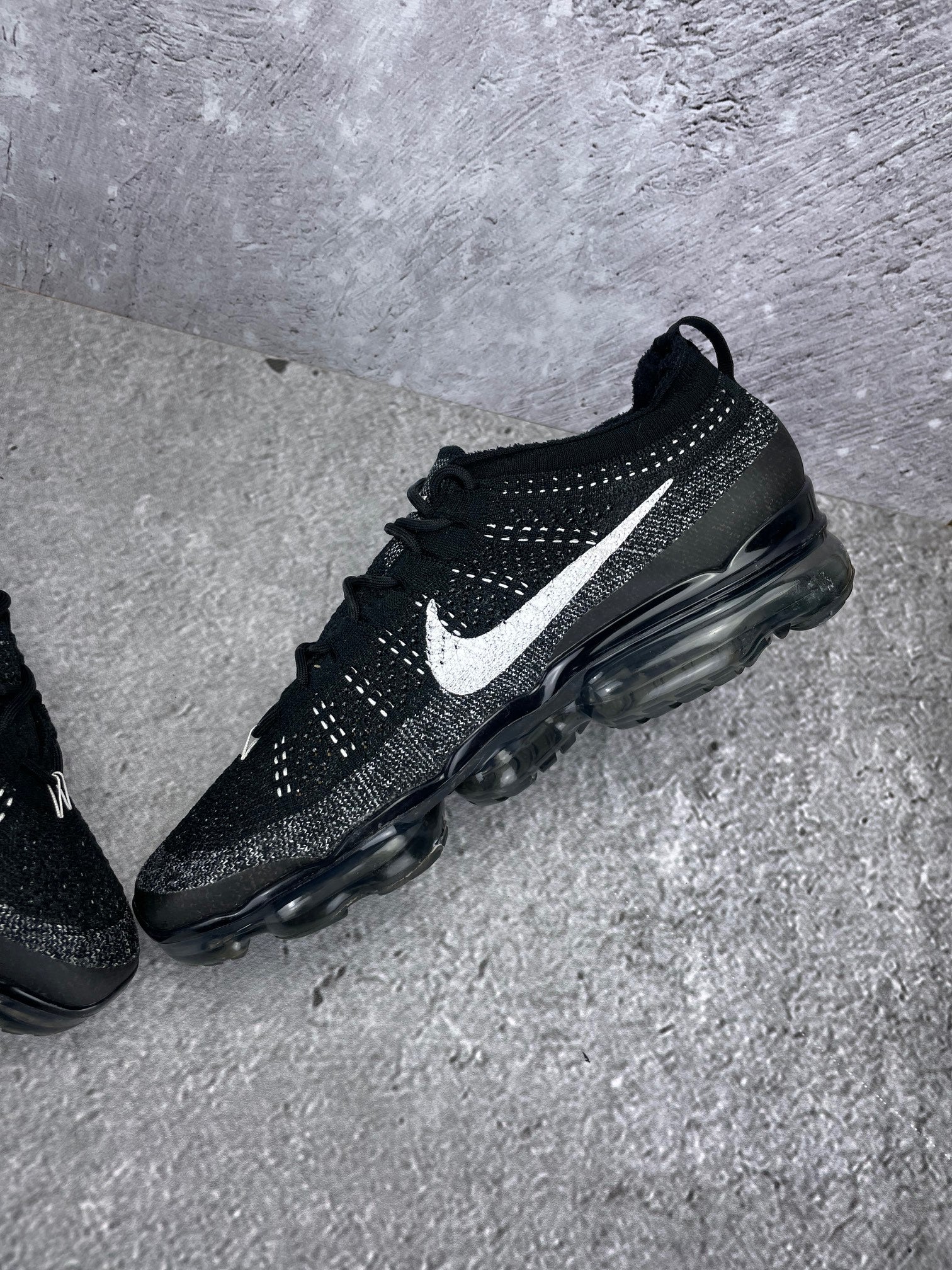 Nike Air VaporMax 2023 Flyknit Oreo - buty sportowe, wewnętrzny panel prawego buta