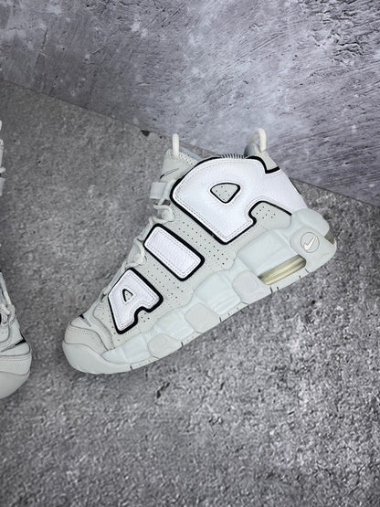 Nike Air More Uptempo Mid Photon Dust - buty sportowe, widok z góry na wewnętrzną stronę butów