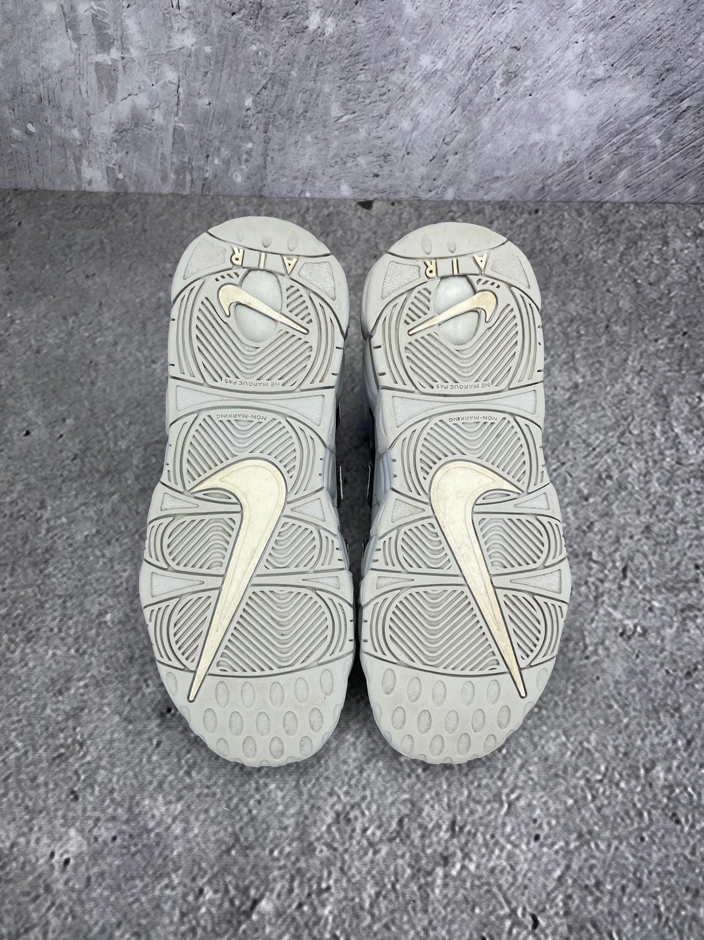Nike Air More Uptempo Mid Photon Dust - buty sportowe, podeszwa