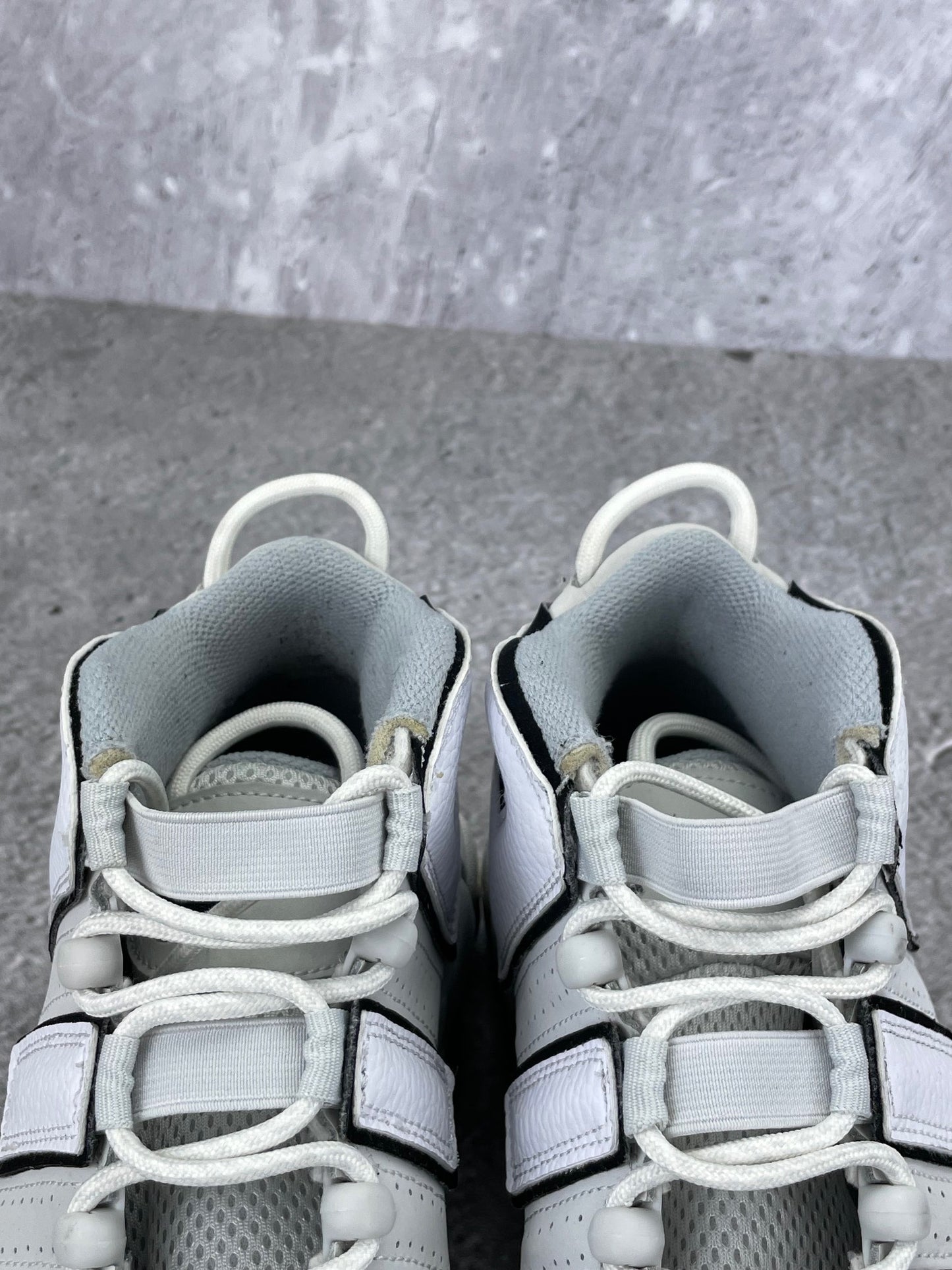 Nike Air More Uptempo Mid Photon Dust - buty sportowe, zapiętki butów