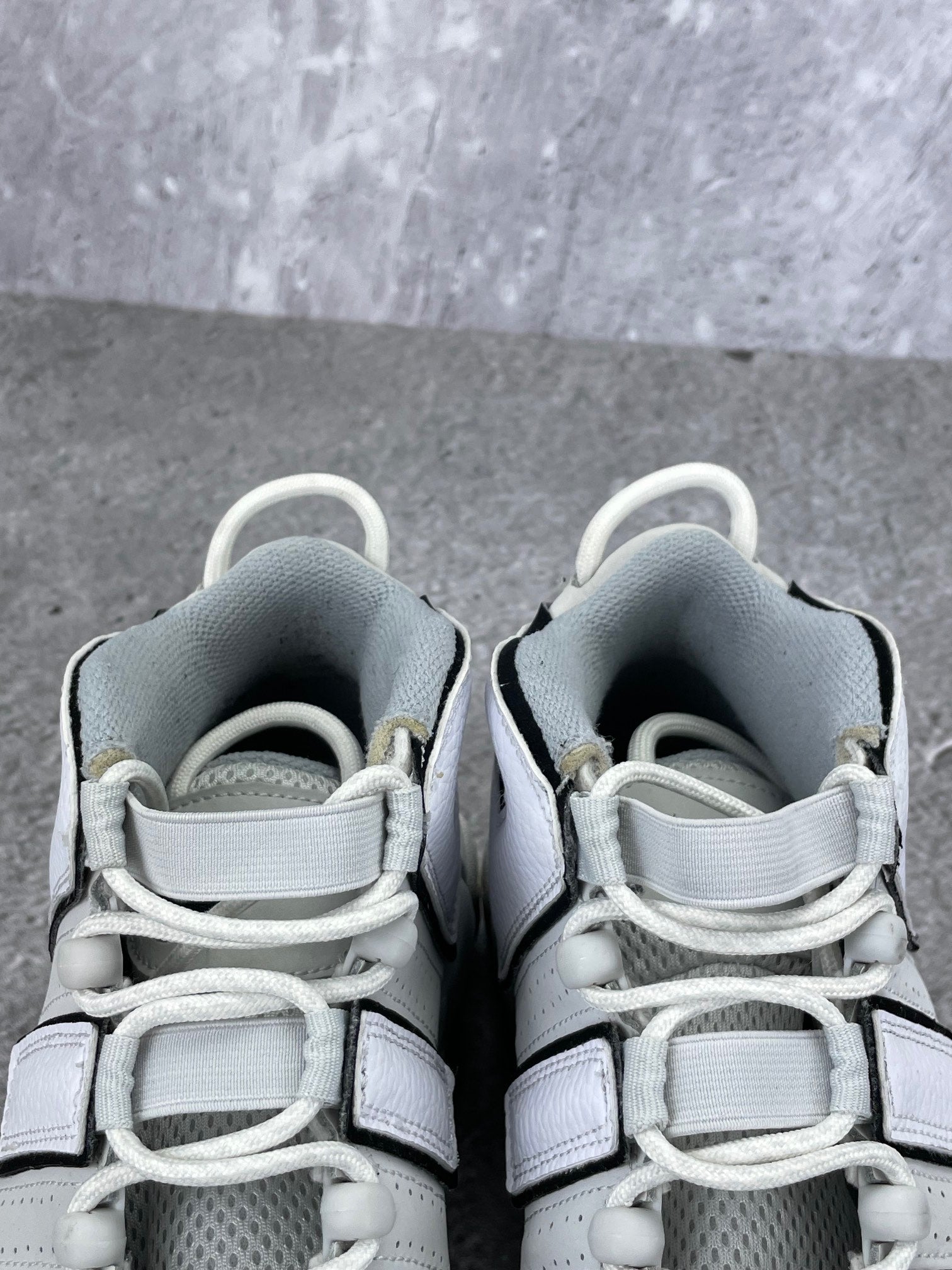 Nike Air More Uptempo Mid Photon Dust - buty sportowe, zapiętki butów
