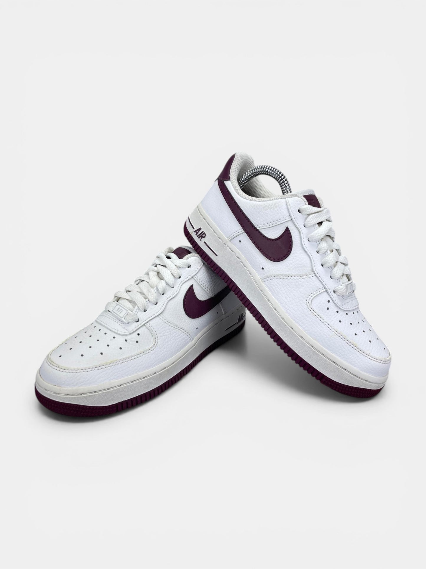 Nike Air Force 1 '07 Bordeaux - buty sportowe, boczny profil