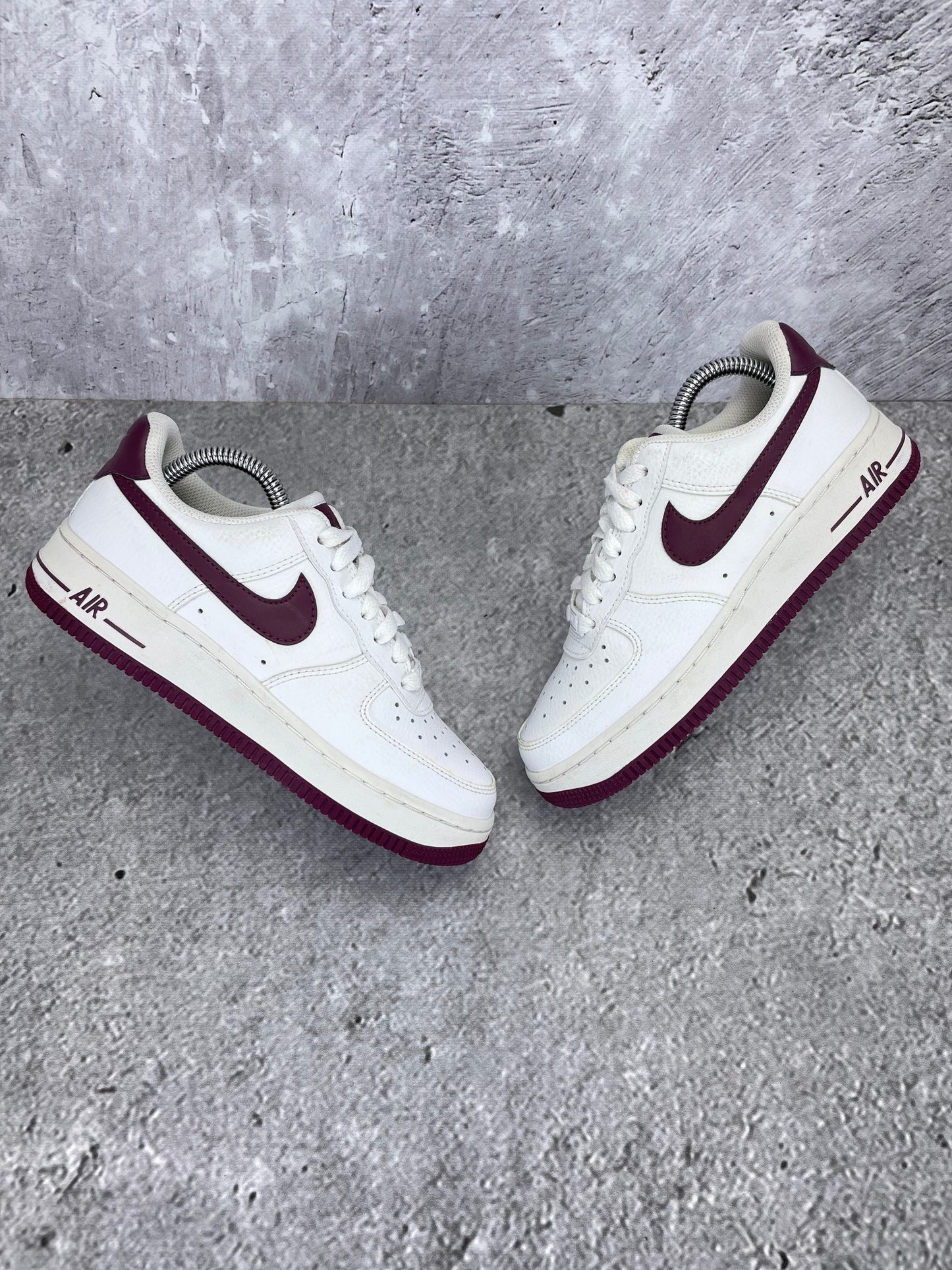 Nike Air Force 1 '07 Bordeaux - buty sportowe, widok z góry na zewnętrzną stronę butów