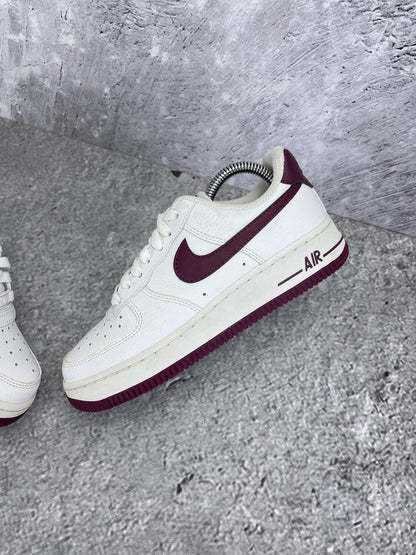 Nike Air Force 1 '07 Bordeaux - buty sportowe, widok z góry na wewnętrzną stronę butów