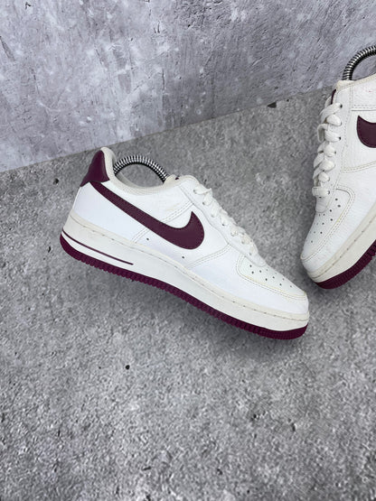 Nike Air Force 1 '07 Bordeaux - buty sportowe, wewnętrzny panel lewego buta