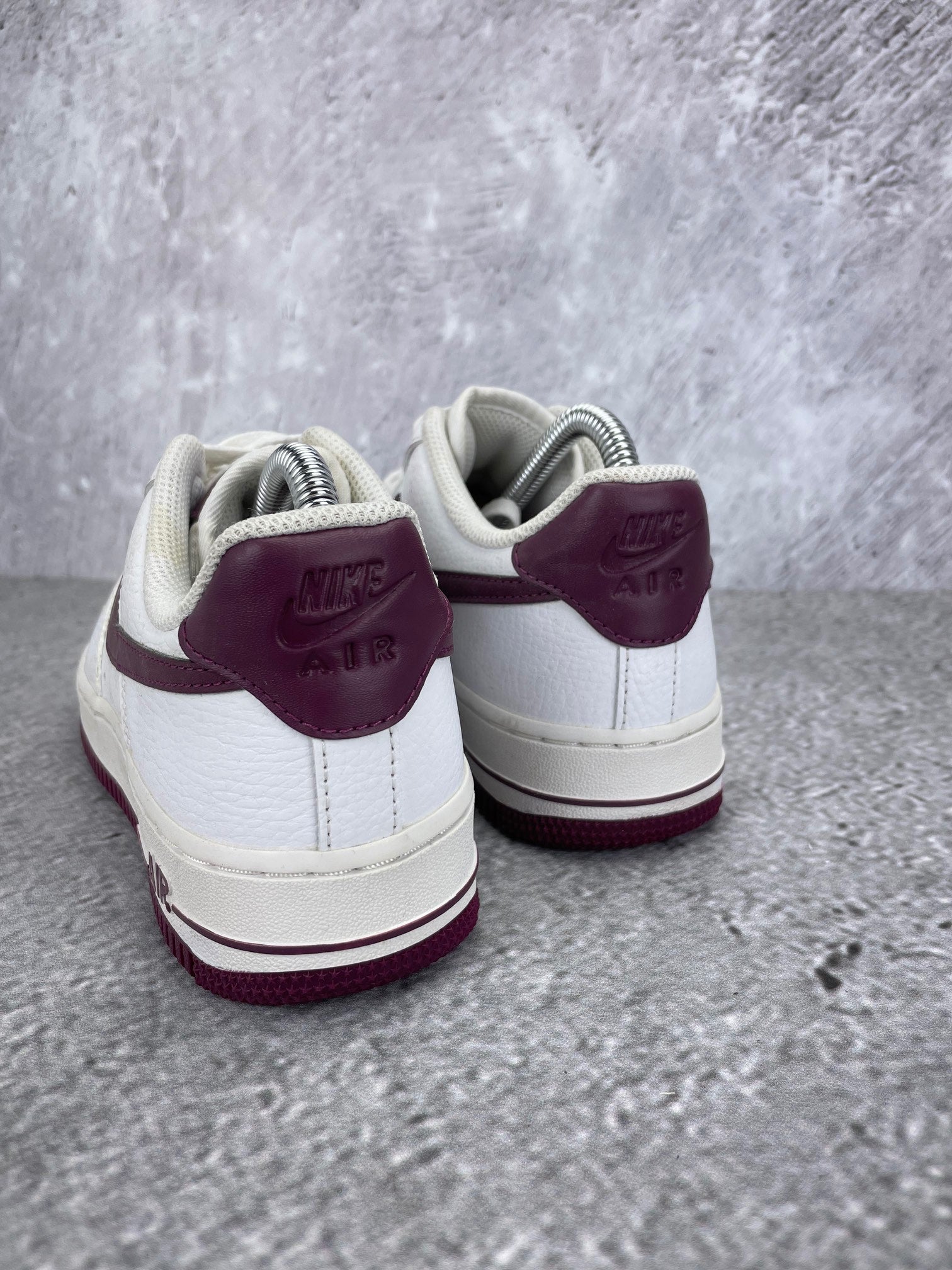 Nike Air Force 1 '07 Bordeaux - buty sportowe, widok z tyłu