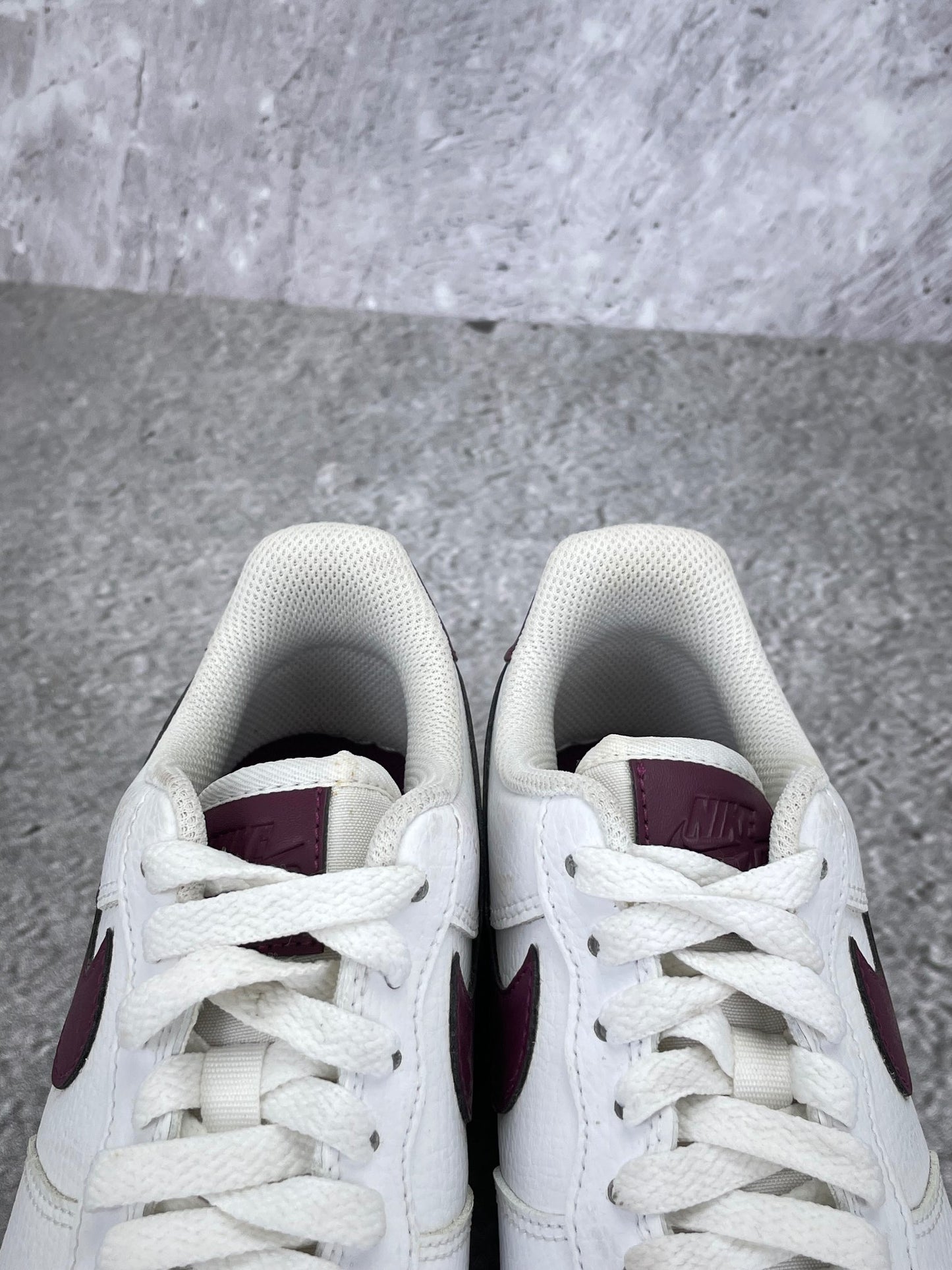 Nike Air Force 1 '07 Bordeaux - buty sportowe, zapiętki butów