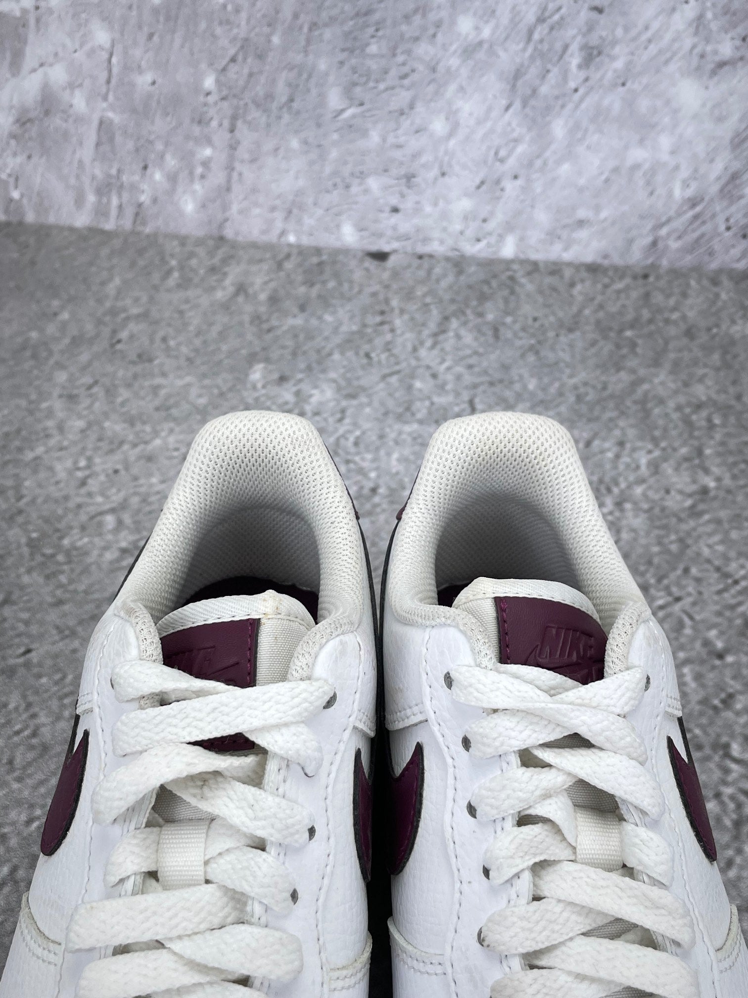 Nike Air Force 1 '07 Bordeaux - buty sportowe, zapiętki butów