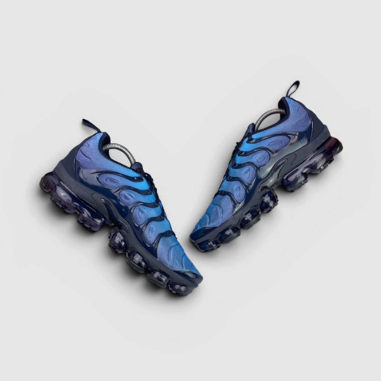 Nike Air Vapormax Plus Photo Blue — buty sportowe męskie w bardzo dobrym stanie rozmiar 42, widok z góry na wewnętrzną stronę butów