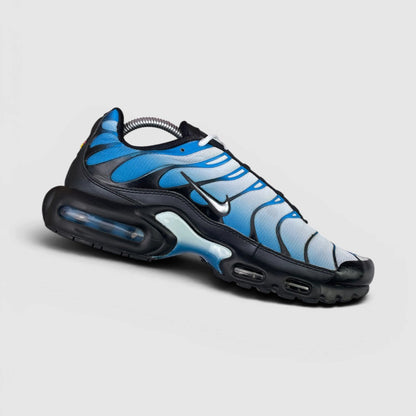 Nike Air Max Plus Blue Gradient — buty sportowe męskie w bardzo dobrym stanie rozmiar 42.5, boczny profil, lewa strona