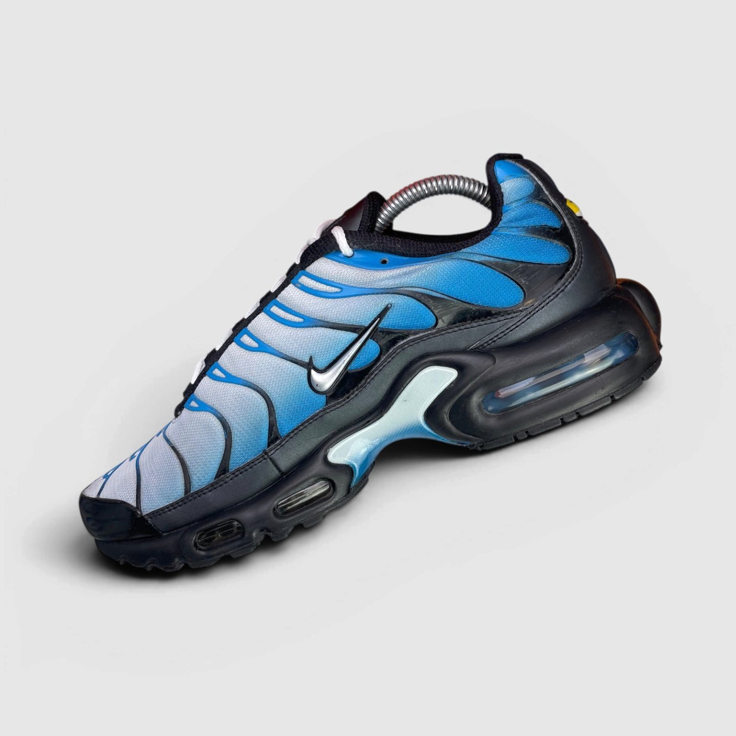Nike Air Max Plus Blue Gradient — buty sportowe męskie w bardzo dobrym stanie rozmiar 42.5, boczny profil, prawa strona