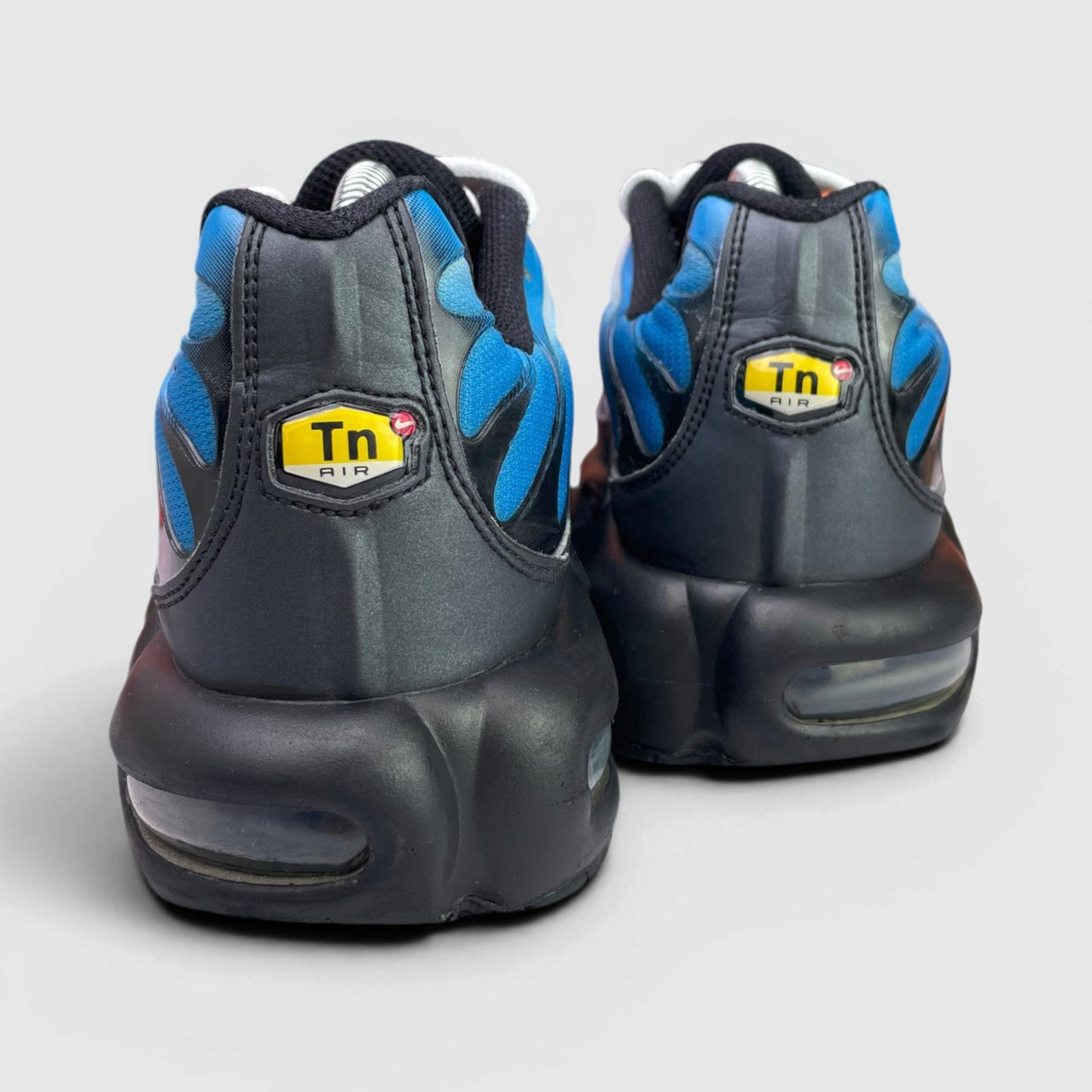 Nike Air Max Plus Blue Gradient — buty sportowe męskie w bardzo dobrym stanie rozmiar 42.5, widok z tyłu