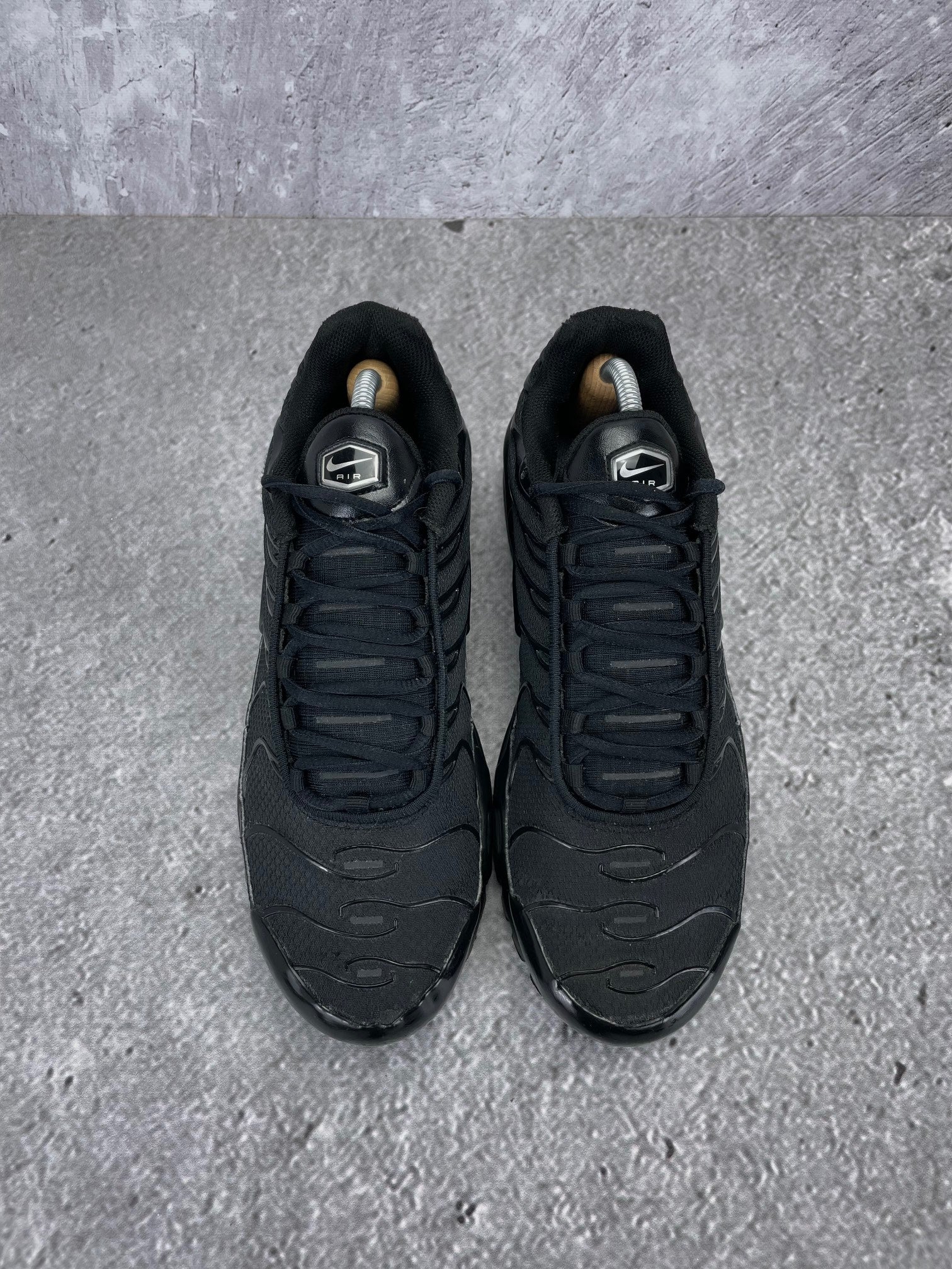 Nike Air Max Plus Triple Black - buty sportowe, widok z góry