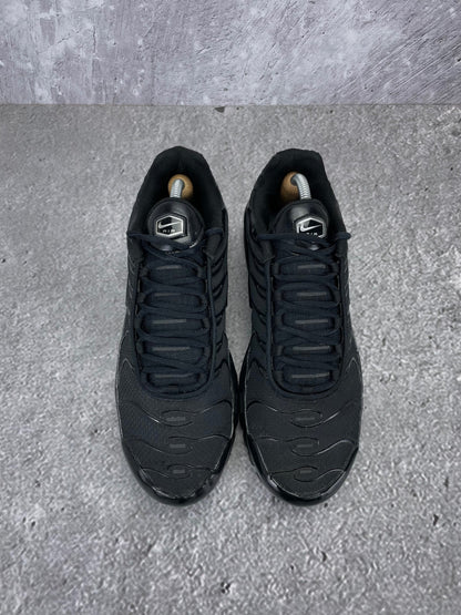 Nike Air Max Plus Triple Black - buty sportowe, widok z góry
