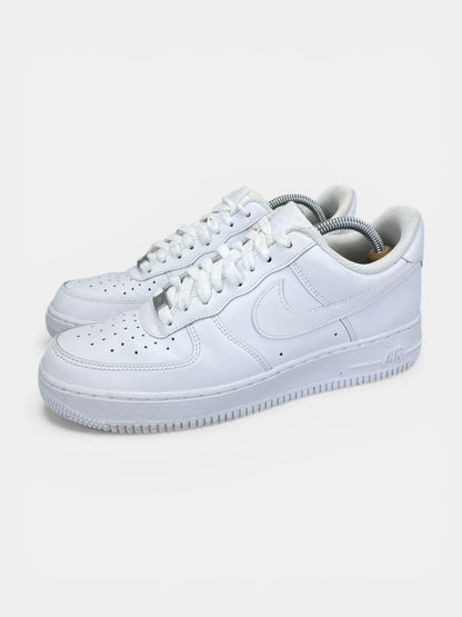 Nike Air Force 1 '07 Triple White - buty sportowe, widok z boku