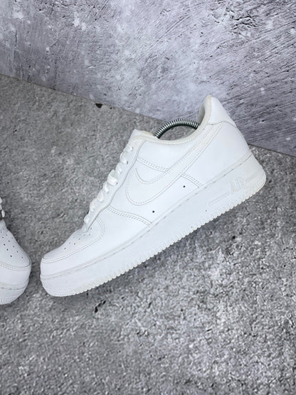 Nike Air Force 1 '07 Triple White - buty sportowe, widok z góry na wewnętrzną stronę butów