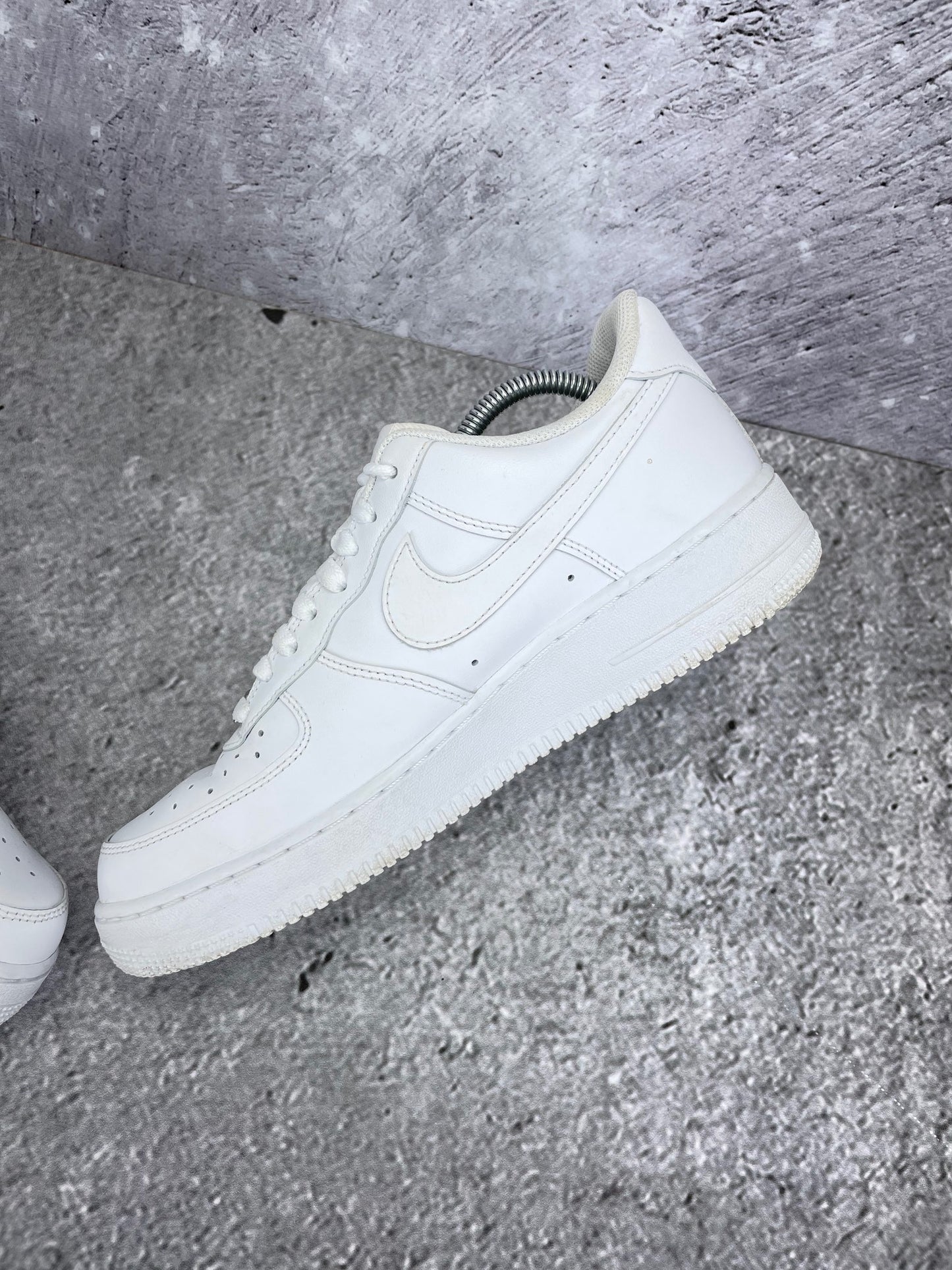 Nike Air Force 1 '07 Triple White - buty sportowe, wewnętrzny panel prawego buta