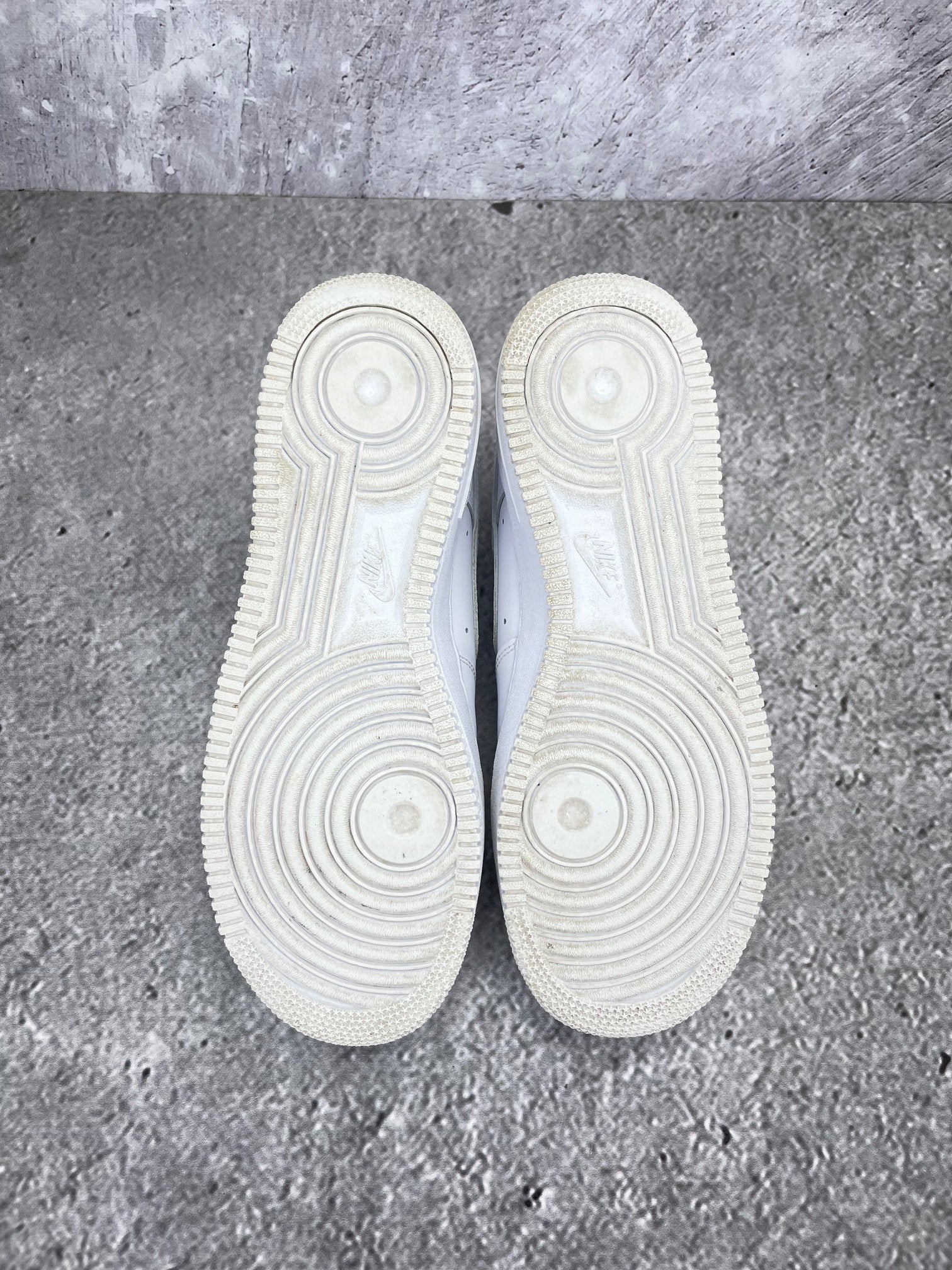 Nike Air Force 1 '07 Triple White - buty sportowe, podeszwa