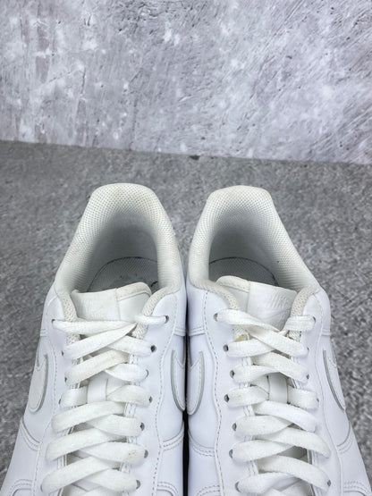 Nike Air Force 1 '07 Triple White - buty sportowe, zapiętki butów