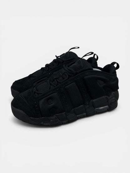 Nike Air More Uptempo Low Triple Black - buty sportowe, widok z boku