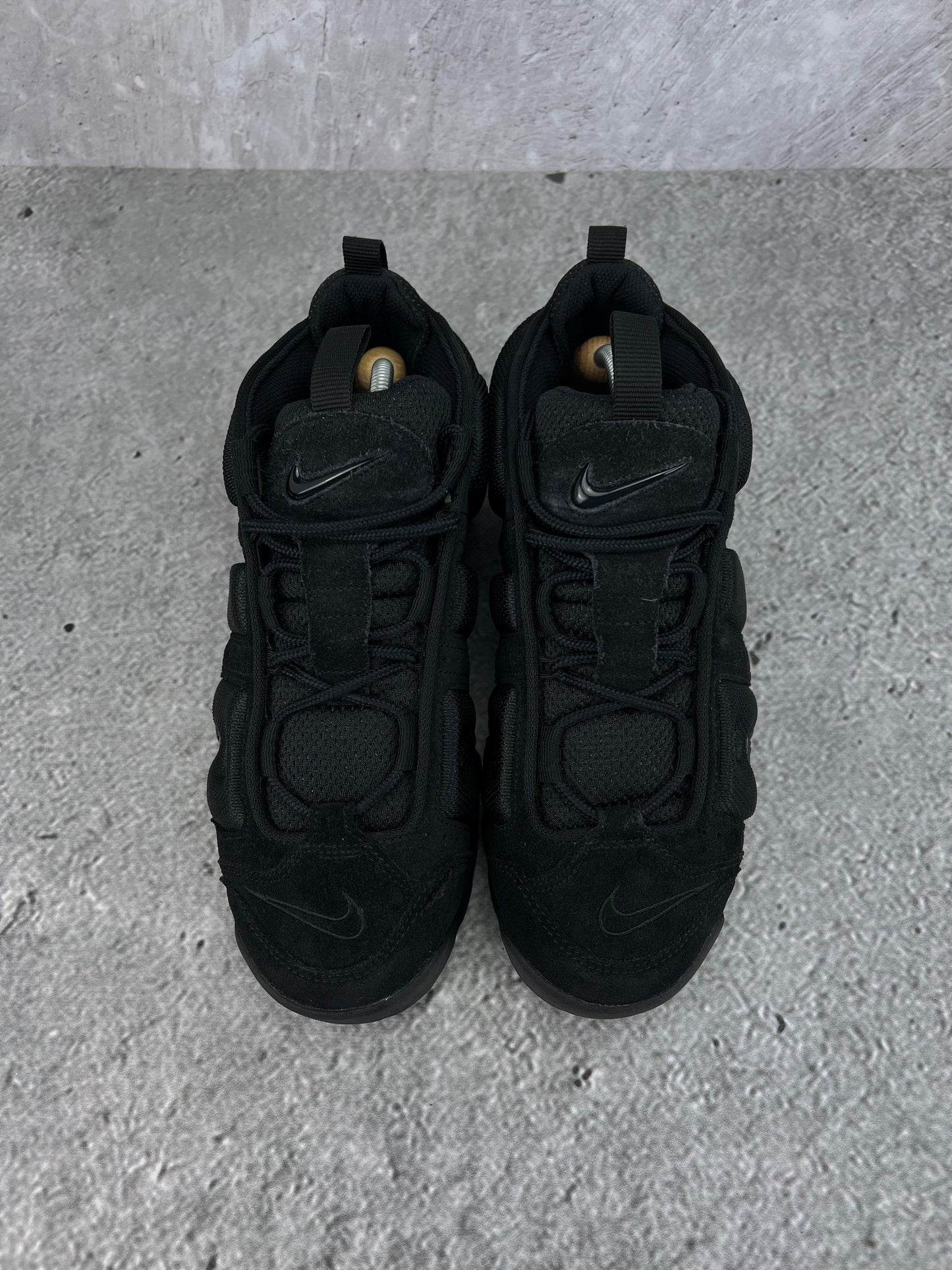 Nike Air More Uptempo Low Triple Black - buty sportowe, widok z góry