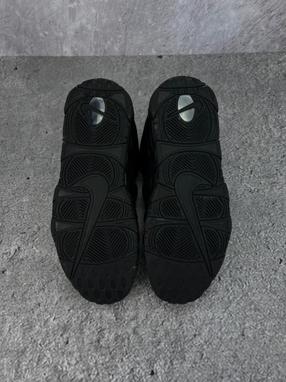 Nike Air More Uptempo Low Triple Black - buty sportowe, podeszwa
